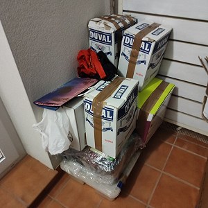 colchón  x 1, Caja de cartón pequeña x 4, Caja de cartón mediana x 3