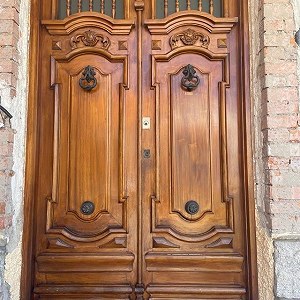 Puerta de calle de madera de 2 hojas con marco