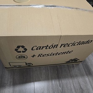 Cajas 1–5, Caja con ropa