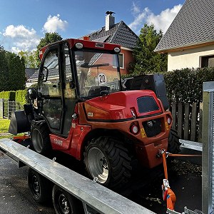 Baumaschinentrailer mit Radlader