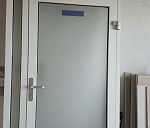 drzwi sklepowe z ramą (profil aluminiowy przeszklony ) wymiary  2.5 m x 1.25 m