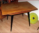 stół (nieskładane nogi) - delikatny (nie wiadomo na ile solidnie zapakowany)