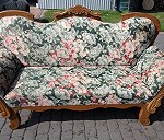 Sofa/kanapa o wymiarach 210 cm x 150 cm x 80 cm.